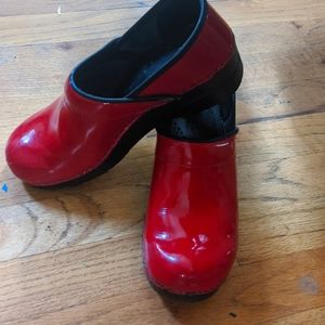 COPY - Dansko professional red patent leather clog size 8 ( 39eu )